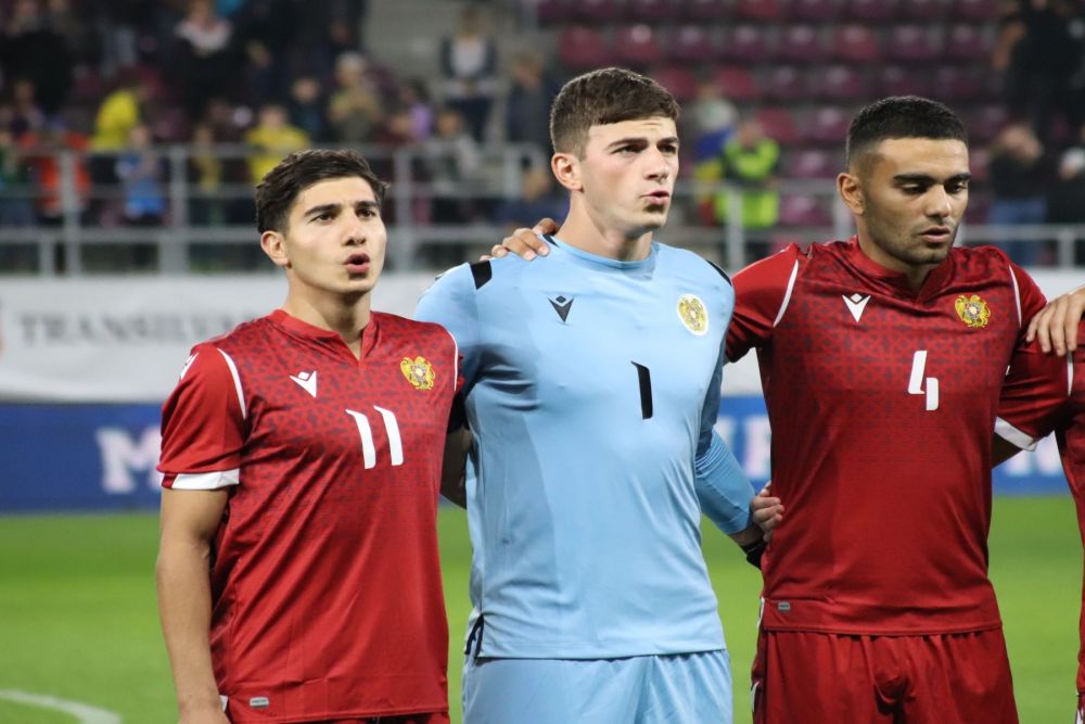 Răzvan Burleanu a discutat mult cu "Burleanu al Armeniei", la meciul naționalei U21_13
