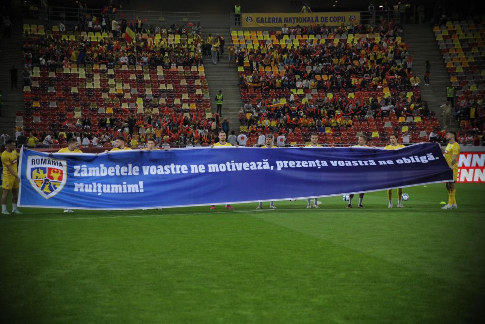 Tricolorii au ieșit la încălzire și au afișat un banner mare! Mesaj pentru copiii aflați pe Arena Națională_6