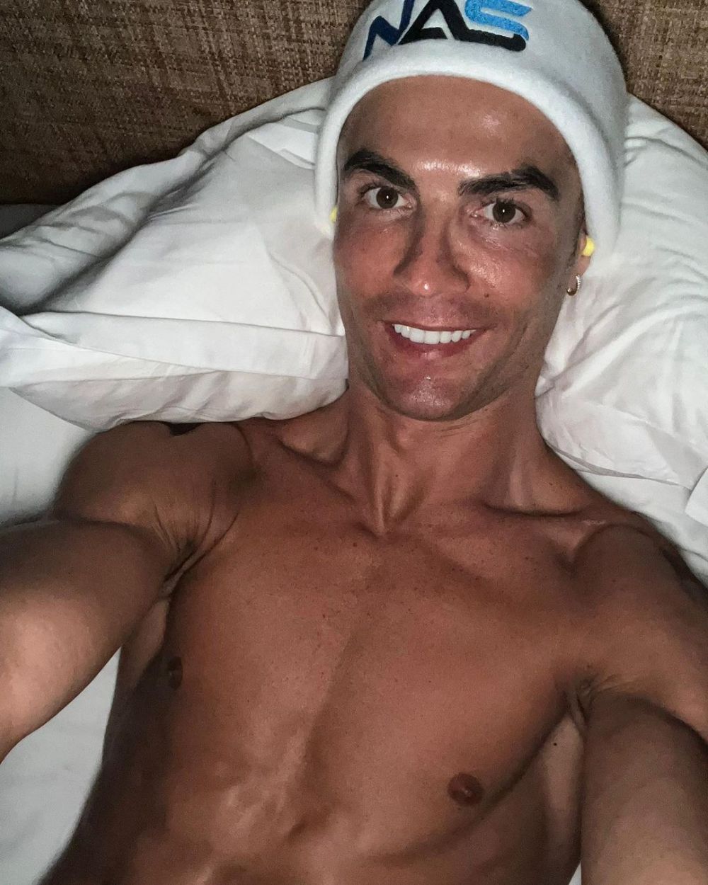 Marius Niculae, despre colegul de cameră Cristiano Ronaldo: „Avea tupeu de mic, se uita tot timpul în oglindă și exagera cu flotările și abdomenele”. Ce mânca portughezul_25