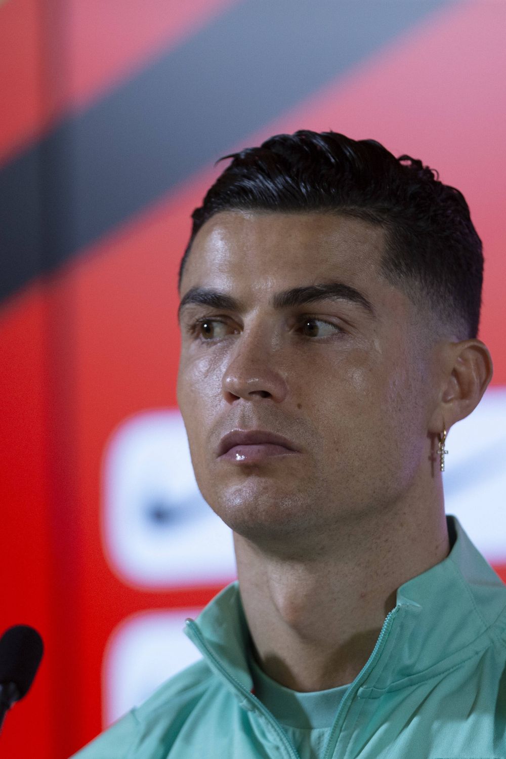 Marius Niculae, despre colegul de cameră Cristiano Ronaldo: „Avea tupeu de mic, se uita tot timpul în oglindă și exagera cu flotările și abdomenele”. Ce mânca portughezul_21