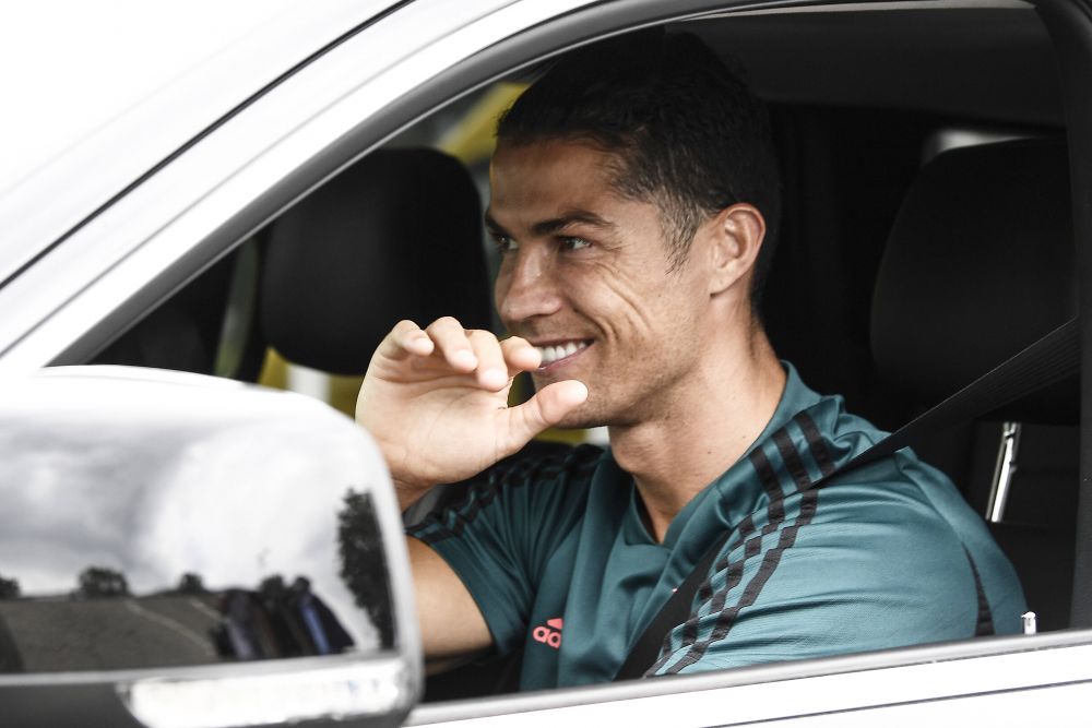 Marius Niculae, despre colegul de cameră Cristiano Ronaldo: „Avea tupeu de mic, se uita tot timpul în oglindă și exagera cu flotările și abdomenele”. Ce mânca portughezul_29