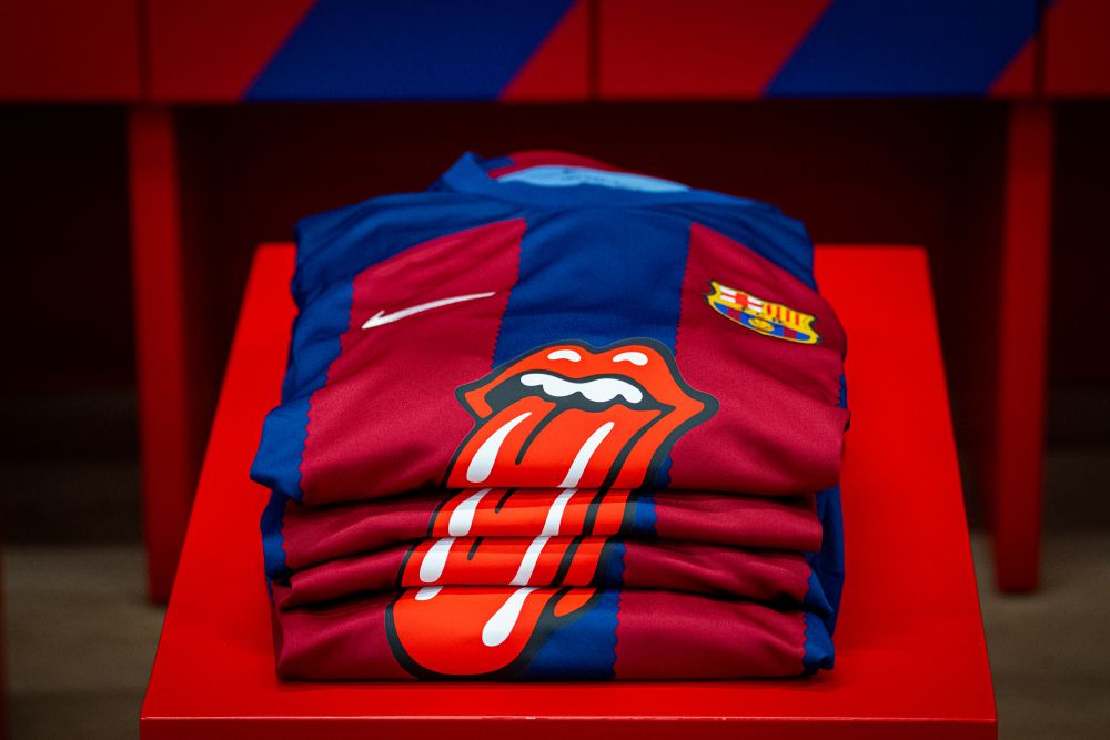 Să fie rock și fotbal! FC Barcelona a lansat tricourile în ediție limitată pentru El Clasico _3