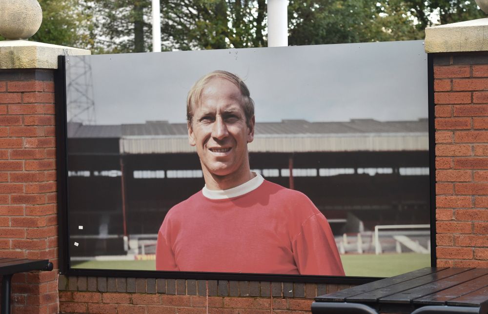 Cătălin Oprișan face o plecăciune în fața gloriei de la Manchester United. Sir Bobby Charlton: de la ”The Busby Babes” la ultimul supraviețuitor al tragediei de la München_3