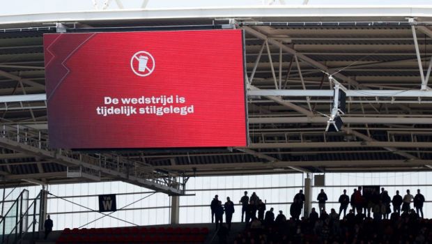 
	Ajax - Utrecht a fost întrerupt în minutul 89! Motivul bizar pentru care arbitrul a oprit jocul
