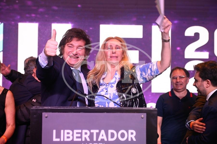 Javier ”El Loco” Milei, fost fotbalist și cântăreț rock, la un pas să devină președintele Argentinei!_8