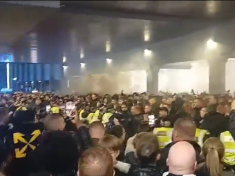 
	Ultrașii lui Newcastle și Dortmund s-au luat la bătaie înainte de meciul din grupele Champions League
