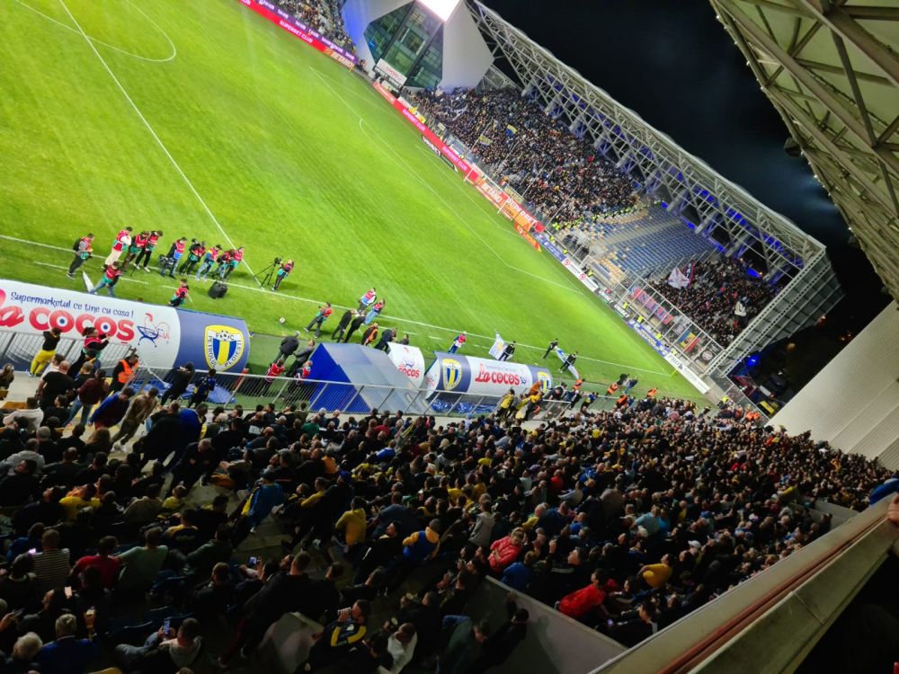 Petrolul - FCSB | Apariție surpriză în tribunele stadionului din Ploiești. Stil 'John Lennon'_7