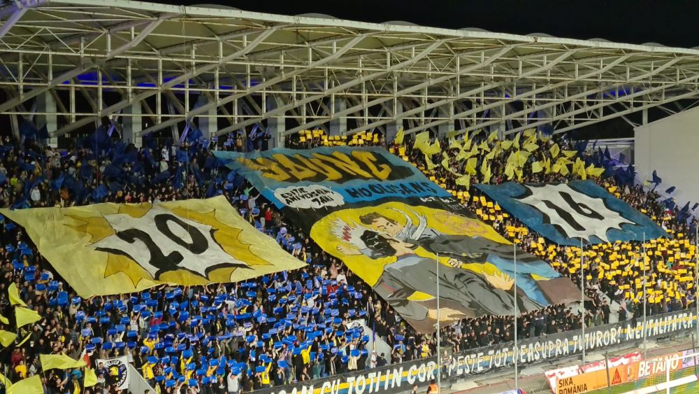 Petrolul - FCSB | Apariție surpriză în tribunele stadionului din Ploiești. Stil 'John Lennon'_11