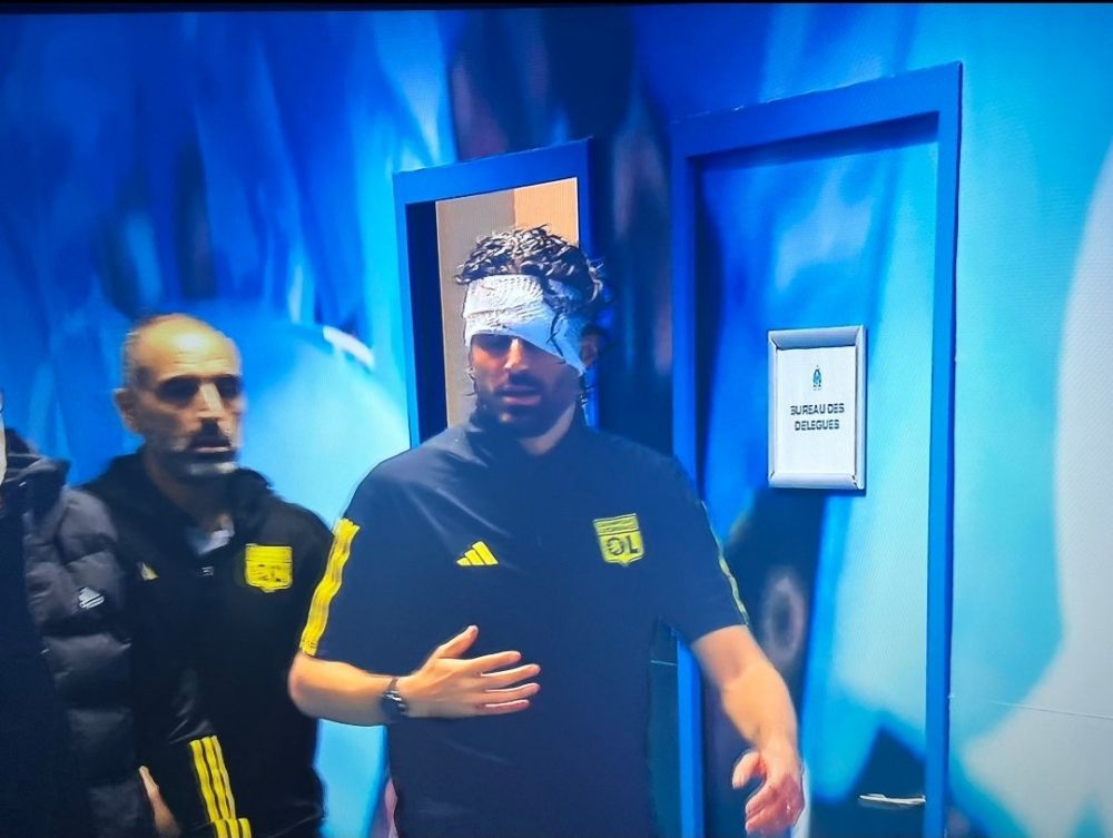 Cum arată Fabio Grosso, la o zi după ce a fost rănit grav de suporterii lui OM. Imagine impresionantă, în presa din Italia_4
