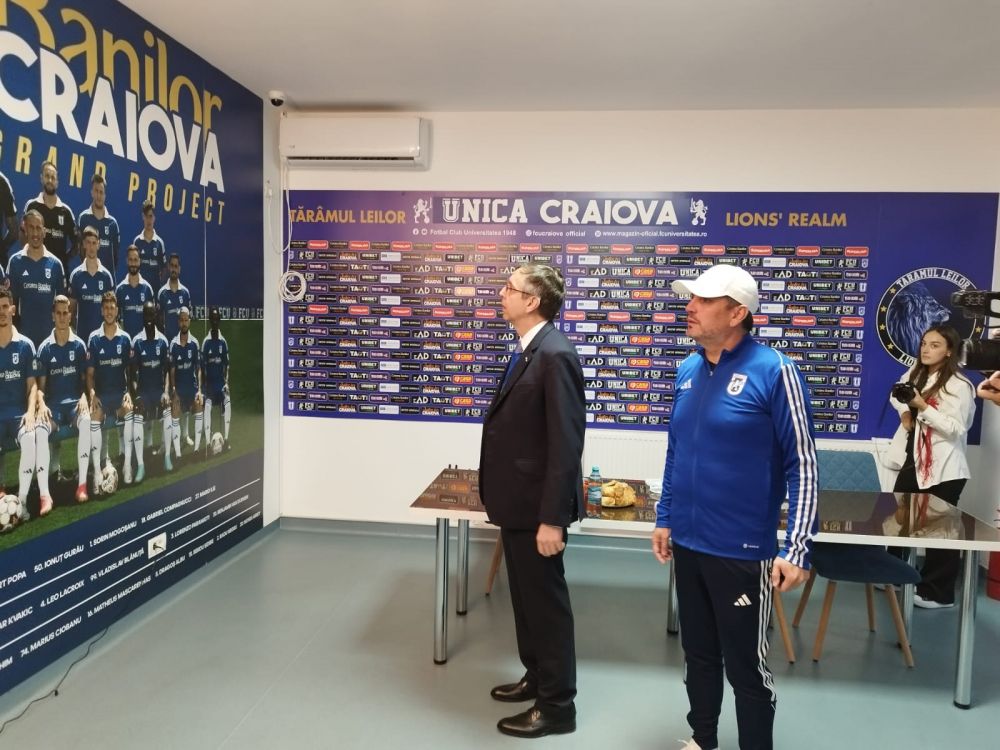 Ambasadorul Argentinei și-a făcut apariția în cantonamentul lui FCU Craiova! Și-a dat jos sacoul și a îmbrăcat tricoul oltenilor_8