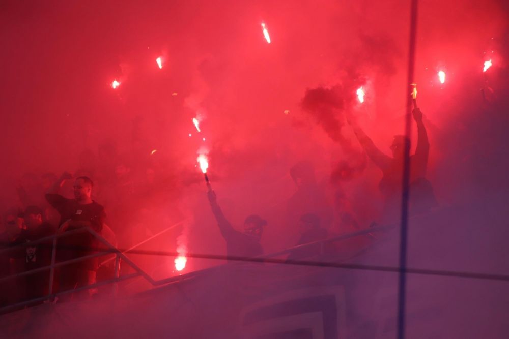 Atmosferă incendiară în Ghencea! Fanii Stelei au pregătit un show pirotehnic pentru derby-ul cu Rapid_11