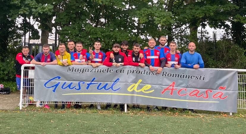 Talpan doesn't like this! O echipă din Franța folosește numele și sigla Stelei și jucătorii fac poze cu replica Cupei Campionilor_27
