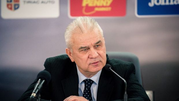 
	Anghel Iordănescu a reacționat imediat, după ce Mircea Lucescu și-a anunțat retragerea
