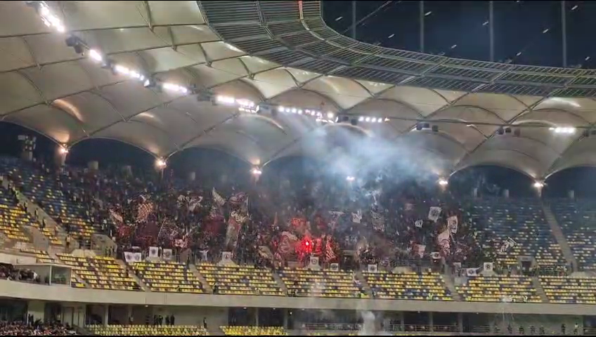 Exploziv! Suporterii Rapidului au aruncat cu artificii în peluză, iar Colțescu a întrerupt derby-ul_15