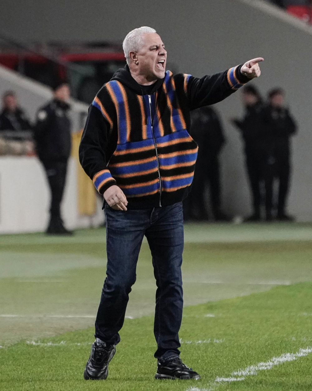 Marius Șumudică dă moda în Turcia! Cât costă puloverul cu care a apărut la victoria cu Rizespor în care s-a ales cu cartonaș roșu _3