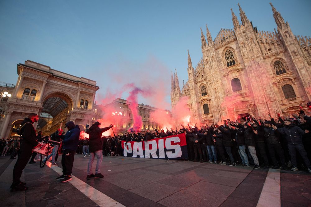 Fanii PSG au luat cu asalt Milano! Cum arată Piața Catedralei_2