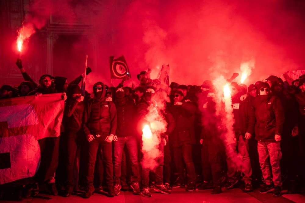 Fanii PSG au luat cu asalt Milano! Cum arată Piața Catedralei_14