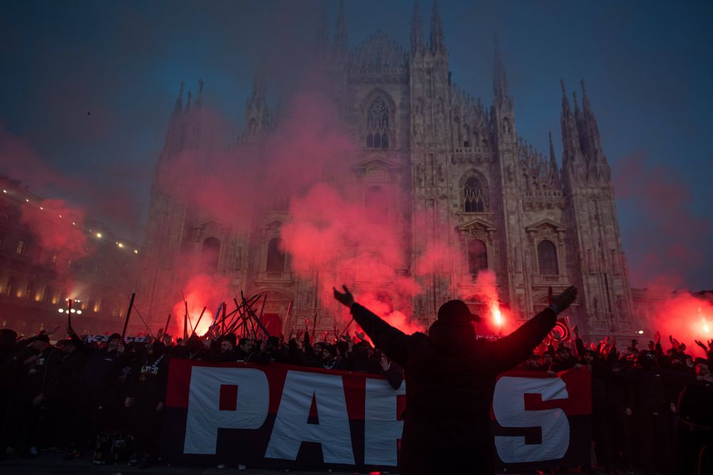 Fanii PSG au luat cu asalt Milano! Cum arată Piața Catedralei_9