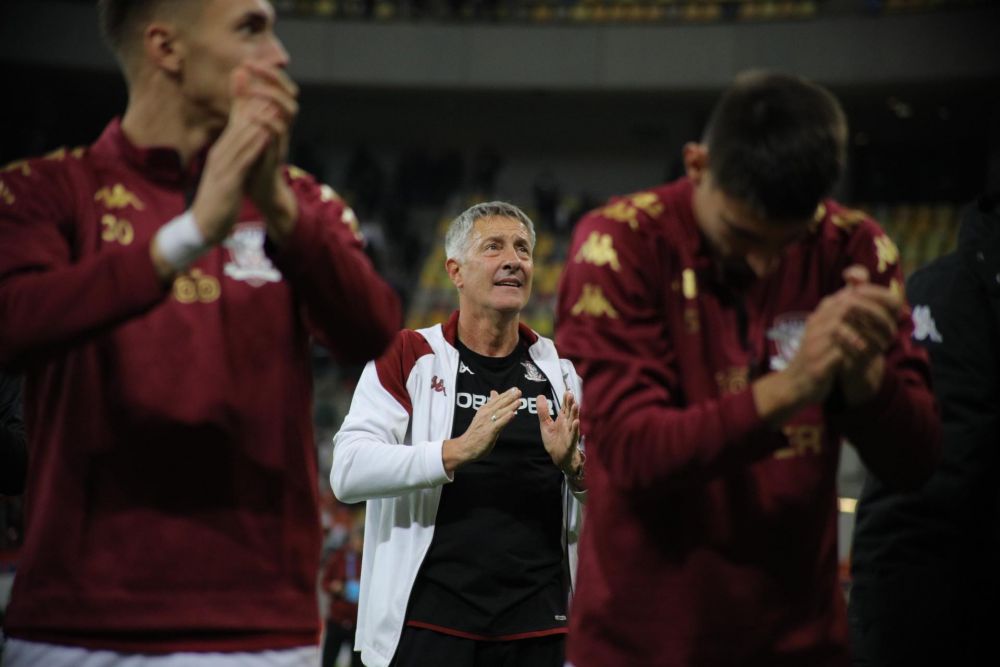 „Îl iubim, îl respectăm! Nu ați văzut cum aleargă pe Giulești când marchează echipa?” Cristiano Bergodi i-a cucerit pe fani_1