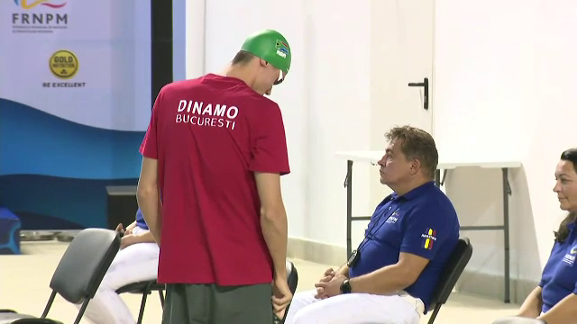 „Nu am de gând să concurez pentru Africa de Sud!” David Popovici, pus pe glume după ce a luat medalia de aur la Campionatul Național de Înot în bazin scurt _5