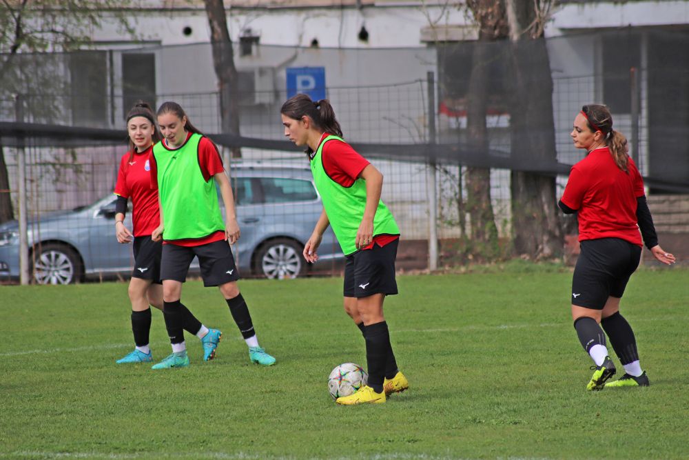 O așteaptă pe Cristina Neagu la fotbal: "Cred că am face echipă bună. Handbalistele joacă foarte bine fotbal"_1