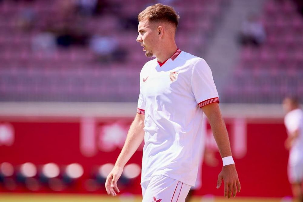 Căpitanul României U19 e născut în Spania și joacă la Sevilla, alături de idolul Sergio Ramos! "Acum am și norocul să-l am coleg"_1
