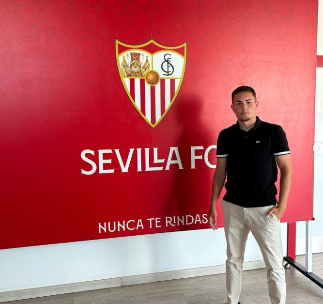 Căpitanul României U19 e născut în Spania și joacă la Sevilla, alături de idolul Sergio Ramos! "Acum am și norocul să-l am coleg"_9