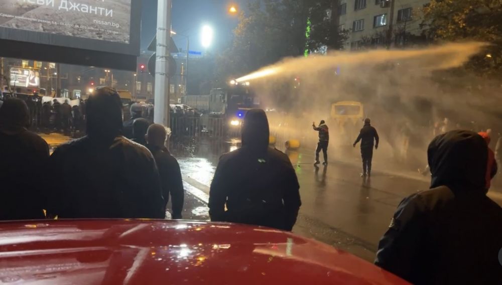 Zeci de răniți și arestați în urma incidentelor violente de la Sofia! A fost haos pe străzi la meciul Bulgaria - Ungaria_5