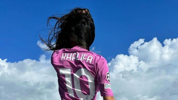 
	Mia Khalifa s-a pozat pe barcă în tricoul echipei favorite din Italia! Clubul a reacționat imediat și i-a lăsat comentariu&nbsp;
