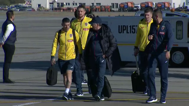 „Tricolorii” au ajuns în țară! Răzvan Burleanu, primul care a coborât din avion_8