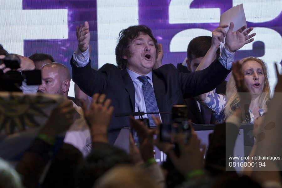Javier ”El Loco” Milei, fost fotbalist și cântăreț rock, este noul președinte al Argentinei!_5