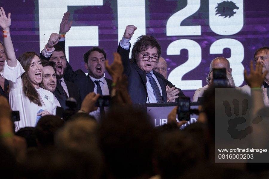 Javier ”El Loco” Milei, fost fotbalist și cântăreț rock, este noul președinte al Argentinei!_6