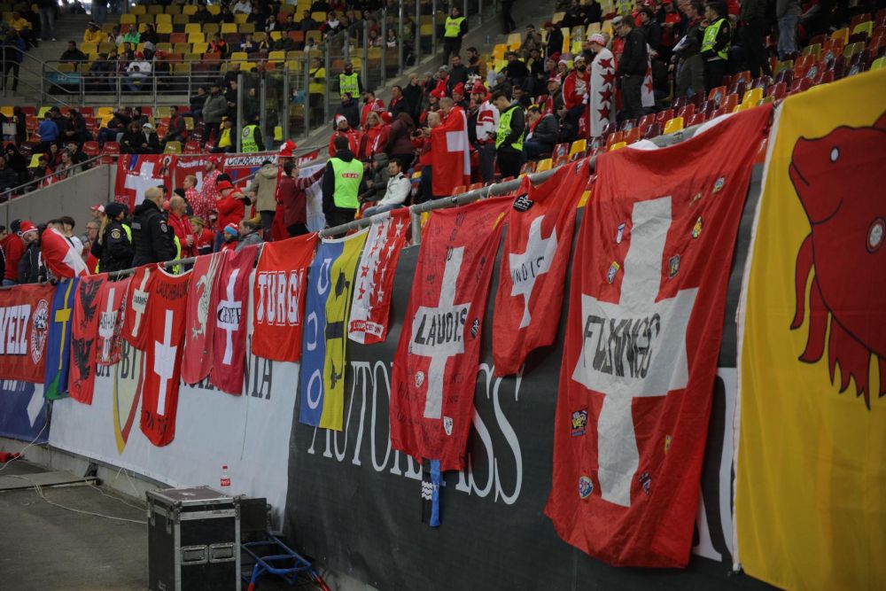 Red House! Fanii Elveției s-au strâns cu mic, cu mare pe Arena Națională_2