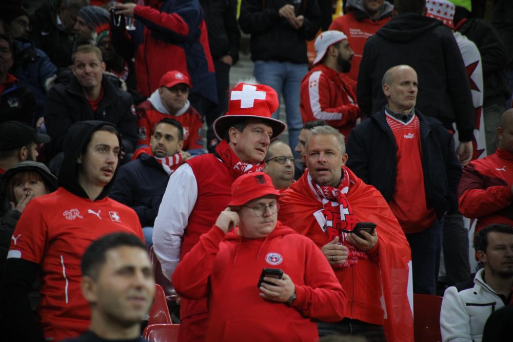 Red House! Fanii Elveției s-au strâns cu mic, cu mare pe Arena Națională_4