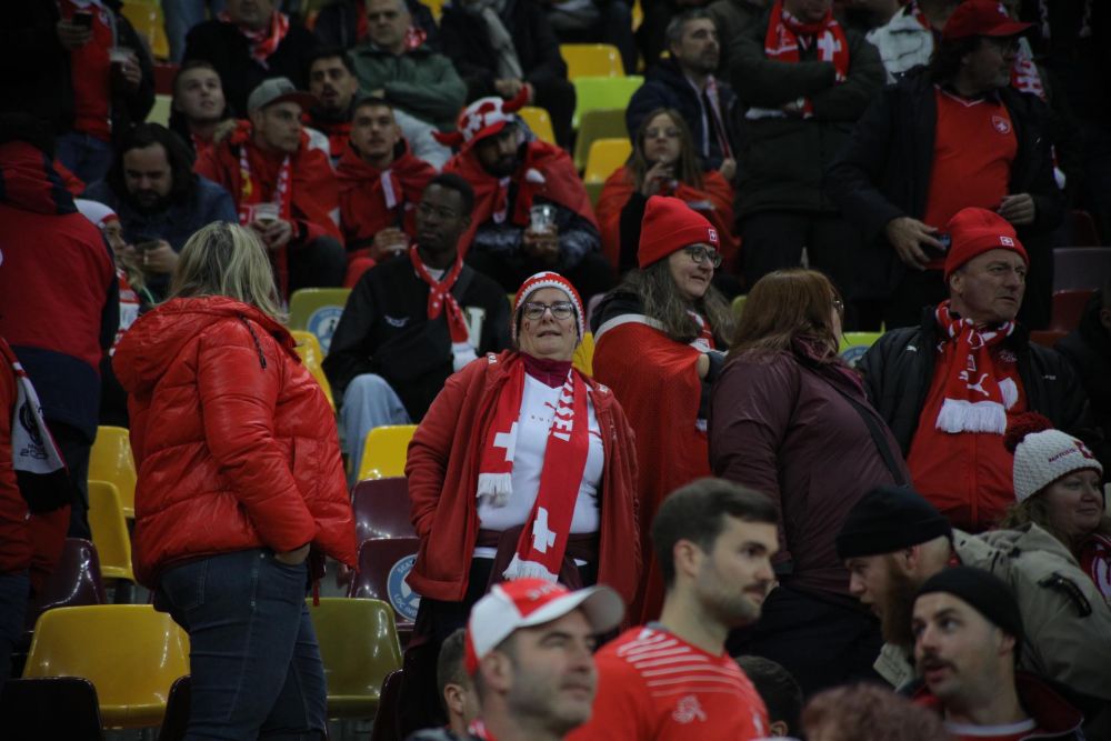 Red House! Fanii Elveției s-au strâns cu mic, cu mare pe Arena Națională_7