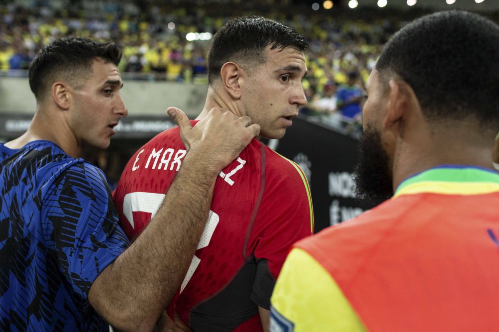Brazilia - Argentina, oprit aproape jumătate de oră din cauza incidentelor violente. Lionel Messi a vrut să scoată echipa de pe teren_15