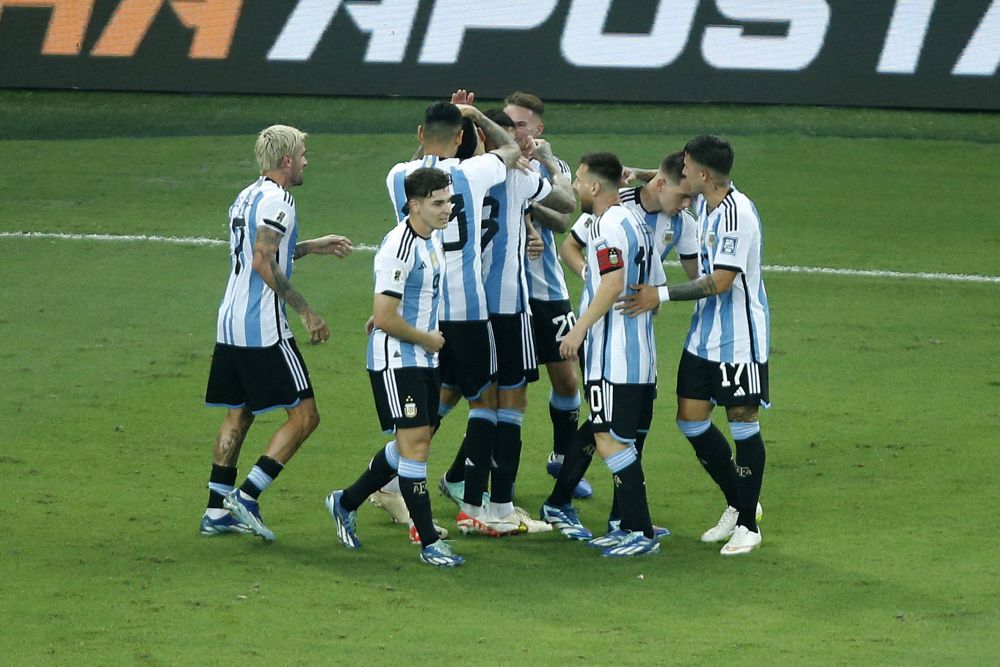 Brazilia - Argentina, oprit aproape jumătate de oră din cauza incidentelor violente. Lionel Messi a vrut să scoată echipa de pe teren_18