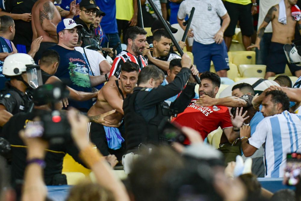 Brazilia - Argentina, oprit aproape jumătate de oră din cauza incidentelor violente. Lionel Messi a vrut să scoată echipa de pe teren_6