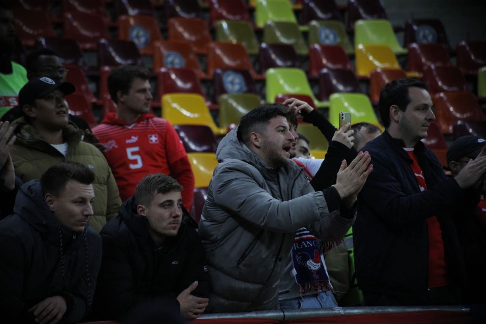 Gest frumos al fotbaliștilor Elveției, la finalul meciului cu România_26