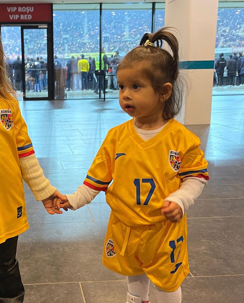 Fetele lui Coman! Imagini de la stadion cu soția fotbalistului și fetița lor, Kasia _11