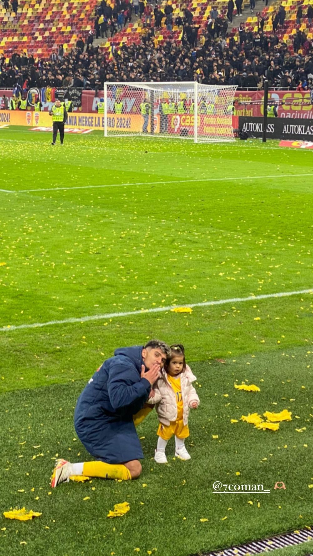 Fetele lui Coman! Imagini de la stadion cu soția fotbalistului și fetița lor, Kasia _9