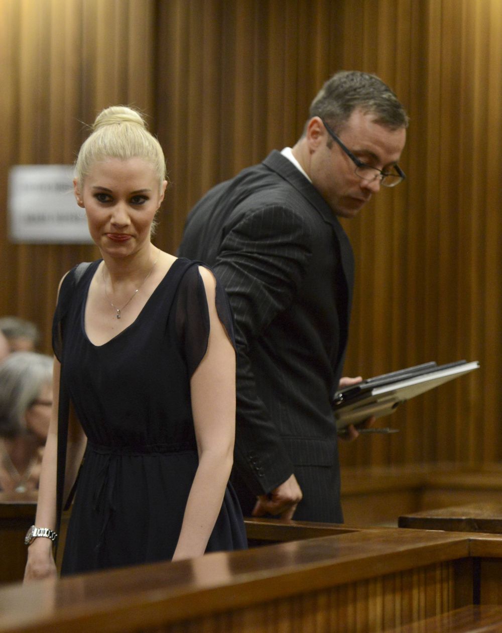 Oscar Pistorius poate ieși din închisoare la 7 ani de la crima care a șocat! Mama victimei nu se mai opune, dar fostul atlet e amenințat cu moartea _6