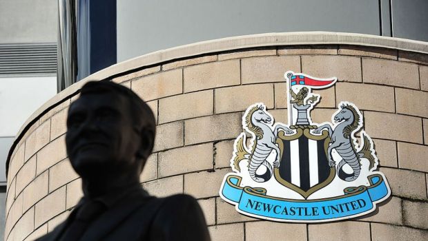 
	Fanii lui Newcastle, furioși pe strategia de transferuri a conducerii. Pe cine vor să cumpere bogații din Premier League
