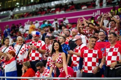 Ivana Knoll nu se dezminte după ce Croația s-a calificat la EURO 2024. Promisiunea celei mai cunoscute susținătoare a naționalei_315