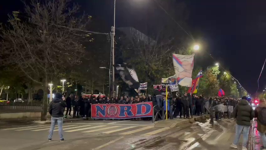 Suporterii FCSB s-au întâlnit la 3 grade Celsius și au defilat spre Arena Națională! Atmosferă incendiară pe străzile din București_16