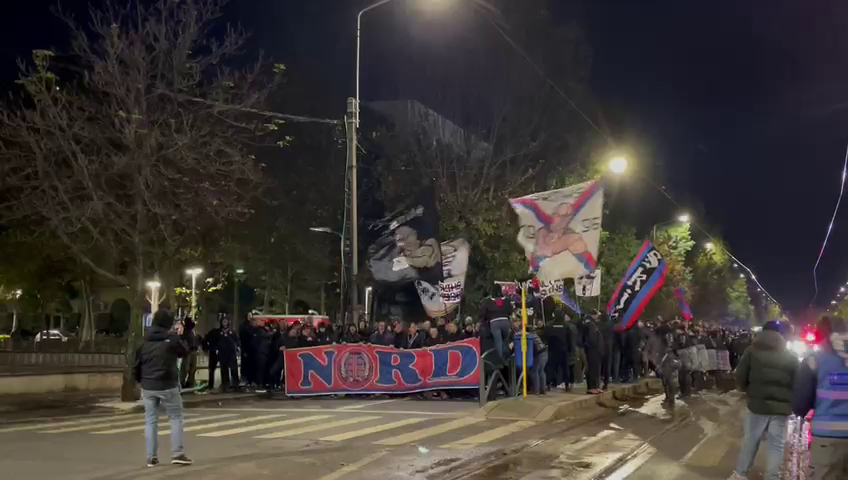 Suporterii FCSB s-au întâlnit la 3 grade Celsius și au defilat spre Arena Națională! Atmosferă incendiară pe străzile din București_18