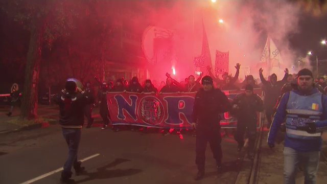 Suporterii FCSB s-au întâlnit la 3 grade Celsius și au defilat spre Arena Națională! Atmosferă incendiară pe străzile din București_28