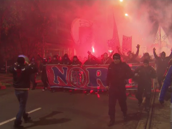 
	Suporterii FCSB s-au întâlnit la 3 grade Celsius și au defilat spre Arena Națională! Atmosferă incendiară pe străzile din București
