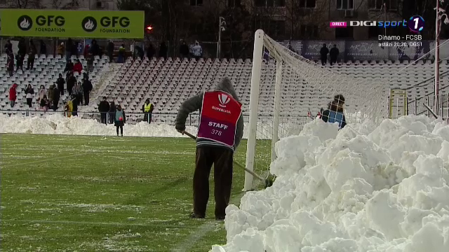 Iarna pe uliță, la Galați! Cum a arătat gazonul pe stadionul "Oțelul" la meciul cu Univ. Craiova_1