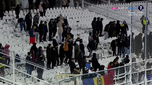 Iarna pe uliță, la Galați! Cum a arătat gazonul pe stadionul "Oțelul" la meciul cu Univ. Craiova_5